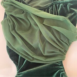 Kelle costume. Dark green velvet 2 piece. Adult Small  Leo and skirt.